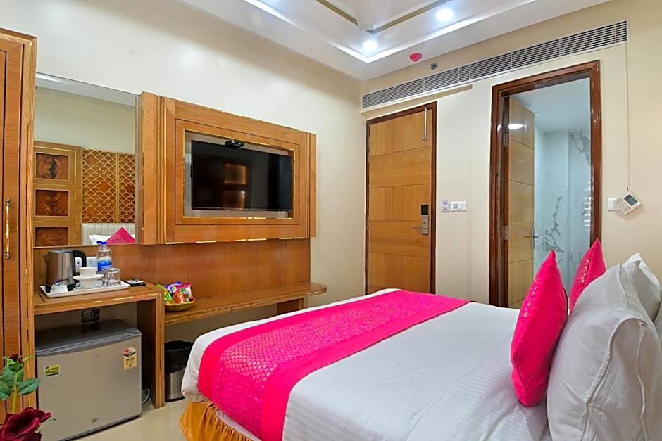 Hotel Gold Palace - 03 Mins Walk From New Delhi Railway Station
