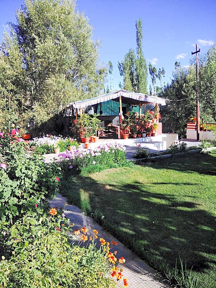 The Deskit Villa – Leh, PA