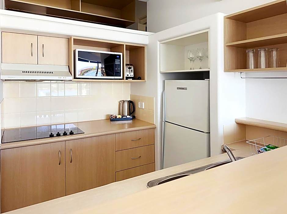 Tiki Hotel Apartments Surfers Paradise