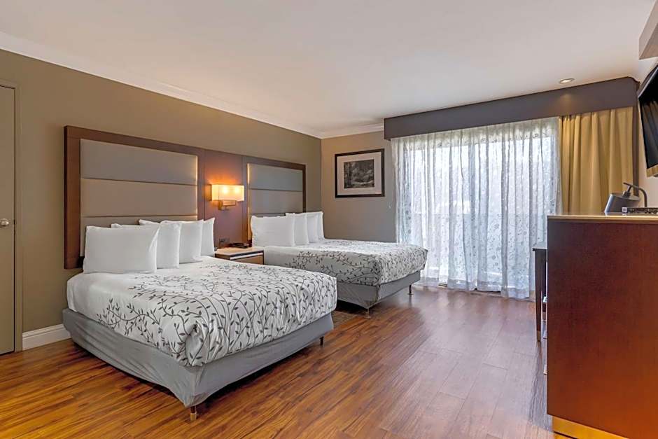 Best Western Plus Forest Park Inn