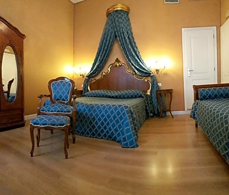 Junior Suite with Canal View