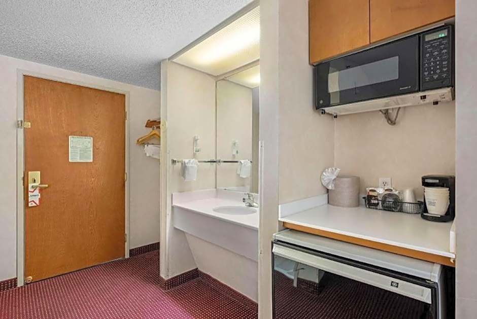 AmericInn by Wyndham Denver Airport
