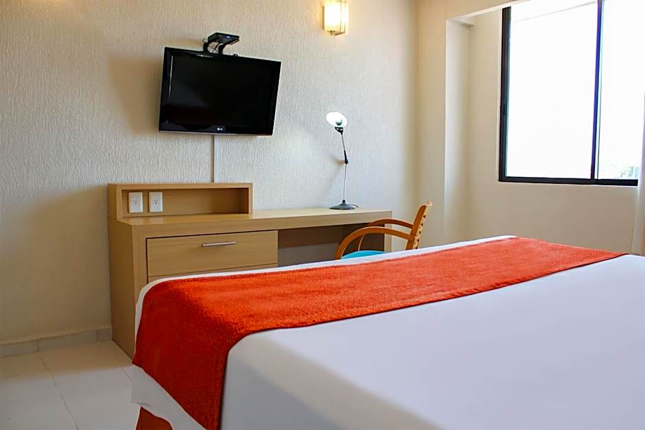 Hotel & Suites Real del Lago