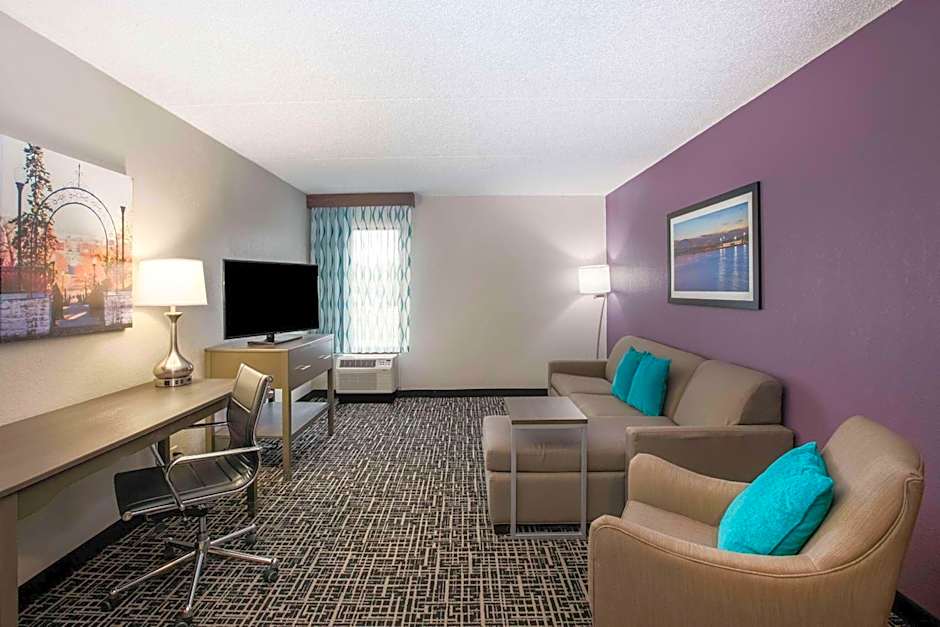 La Quinta Inn & Suites by Wyndham Davenport
