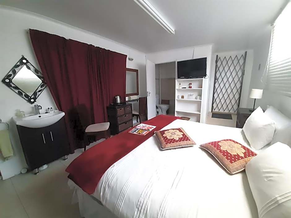 Au Plais De Langebaan at Palm Tree Villa