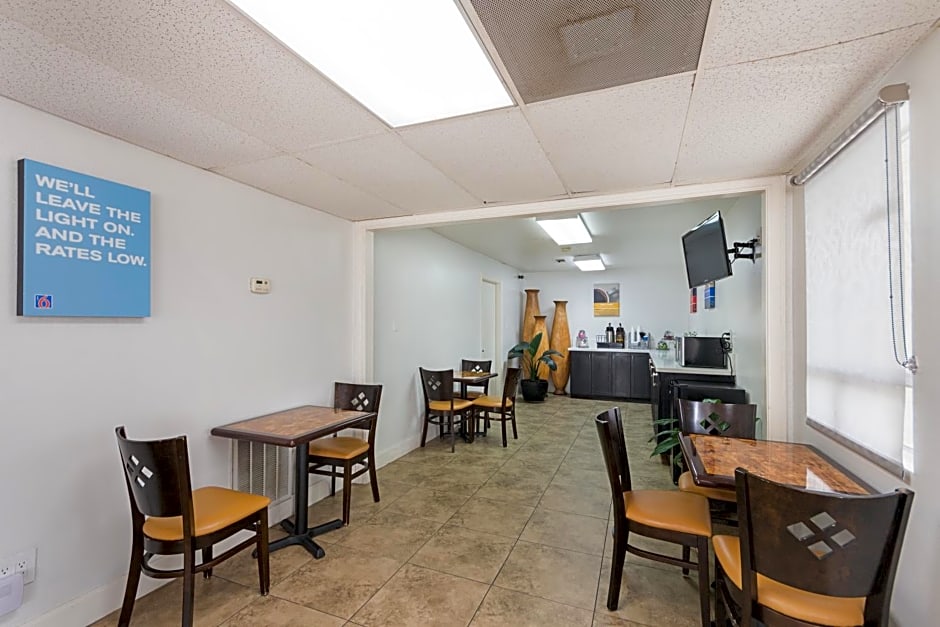 Motel 6-Livingston, TX