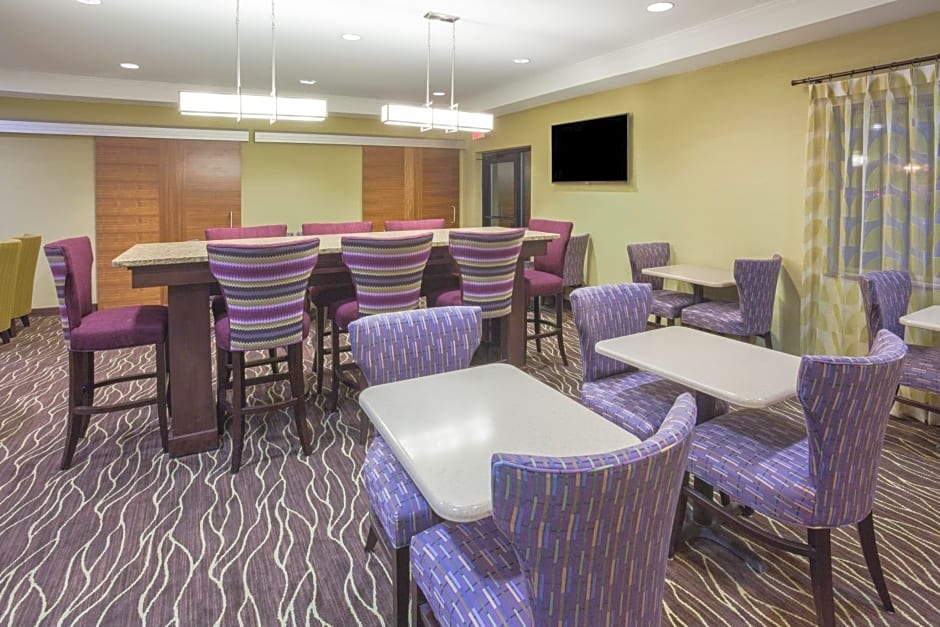 Holiday Inn Express Hotel & Suites St. Paul - Woodbury