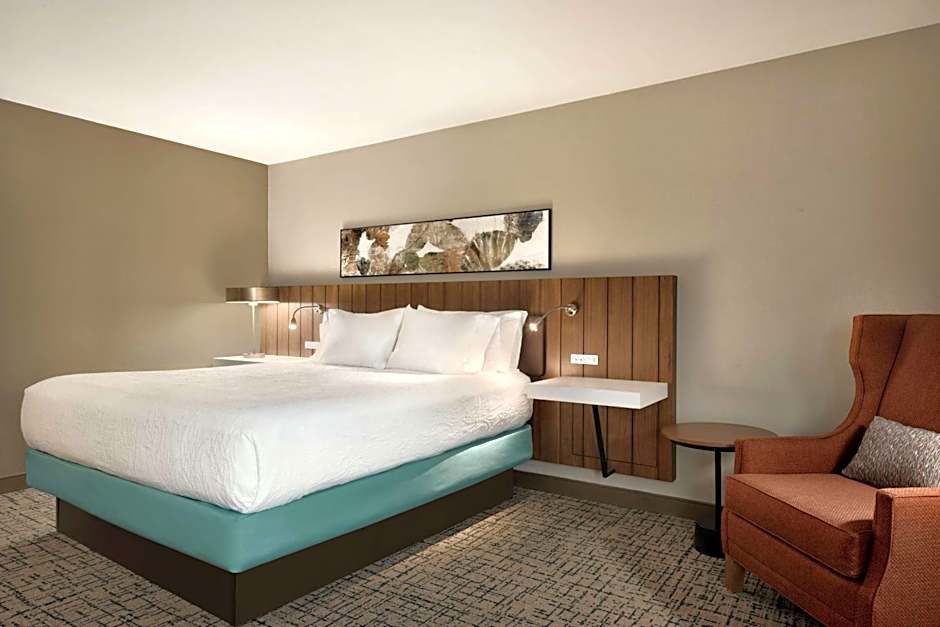 Hilton Garden Inn Dubuque Down