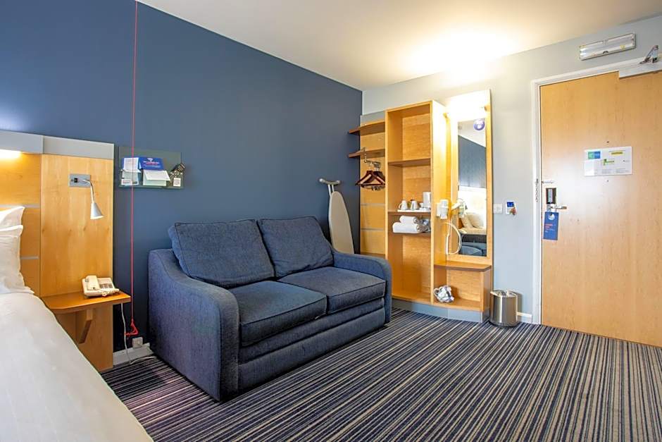 Holiday Inn Express Dunfermline By IHG