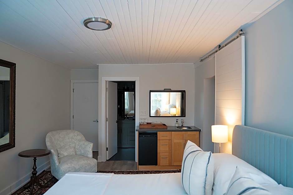 South Landing Inn