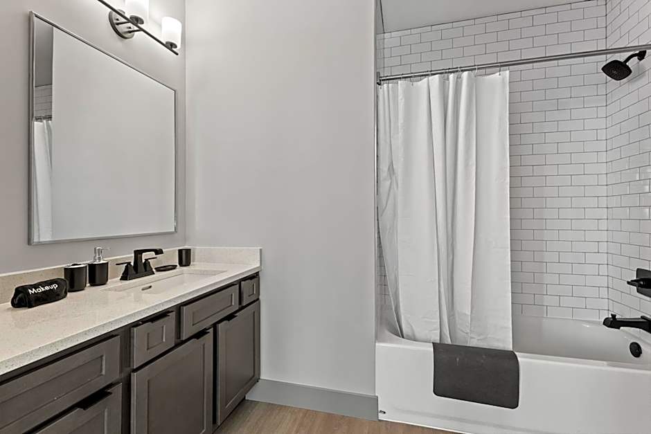 175 LEX - Walkable Downtown Lexington & Rupp Arena - Full Condos