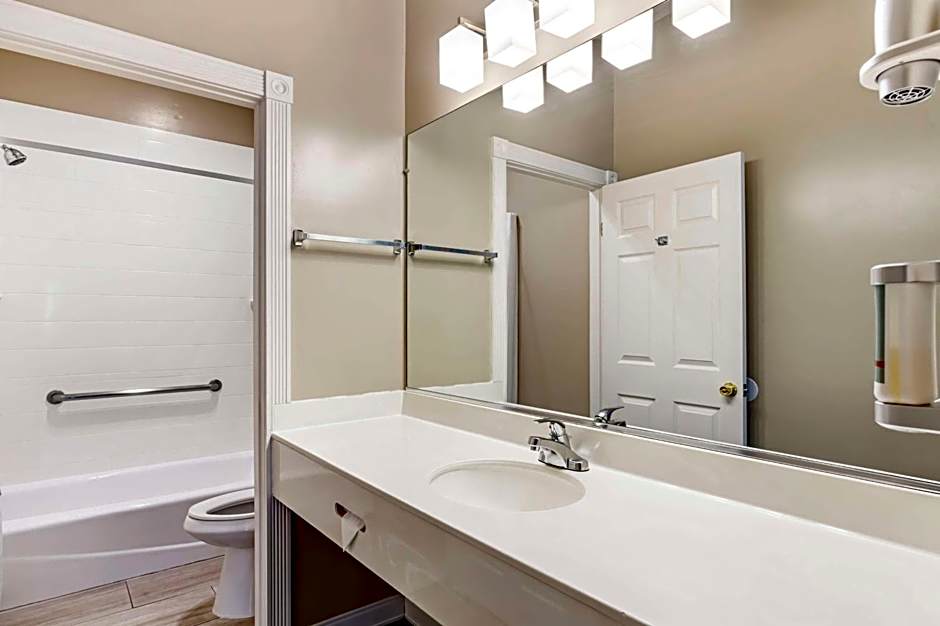 Best Western China Lake Inn