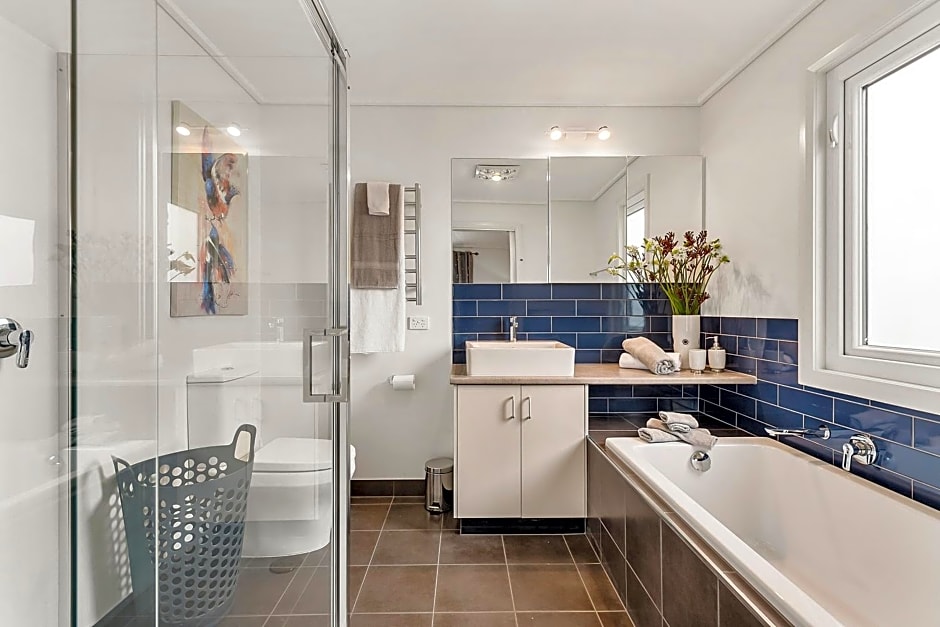 Blue Rosella on Piper