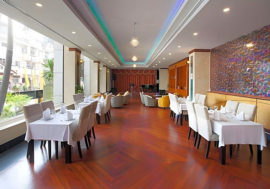 Summit Pavilion Hotel