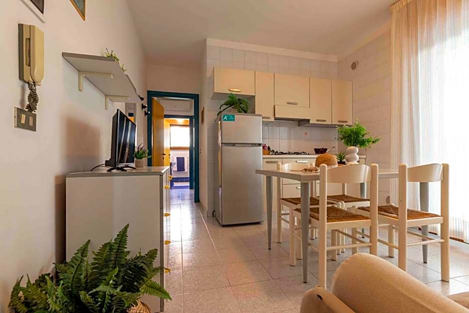 Welcoming flat just a short walk from the sea