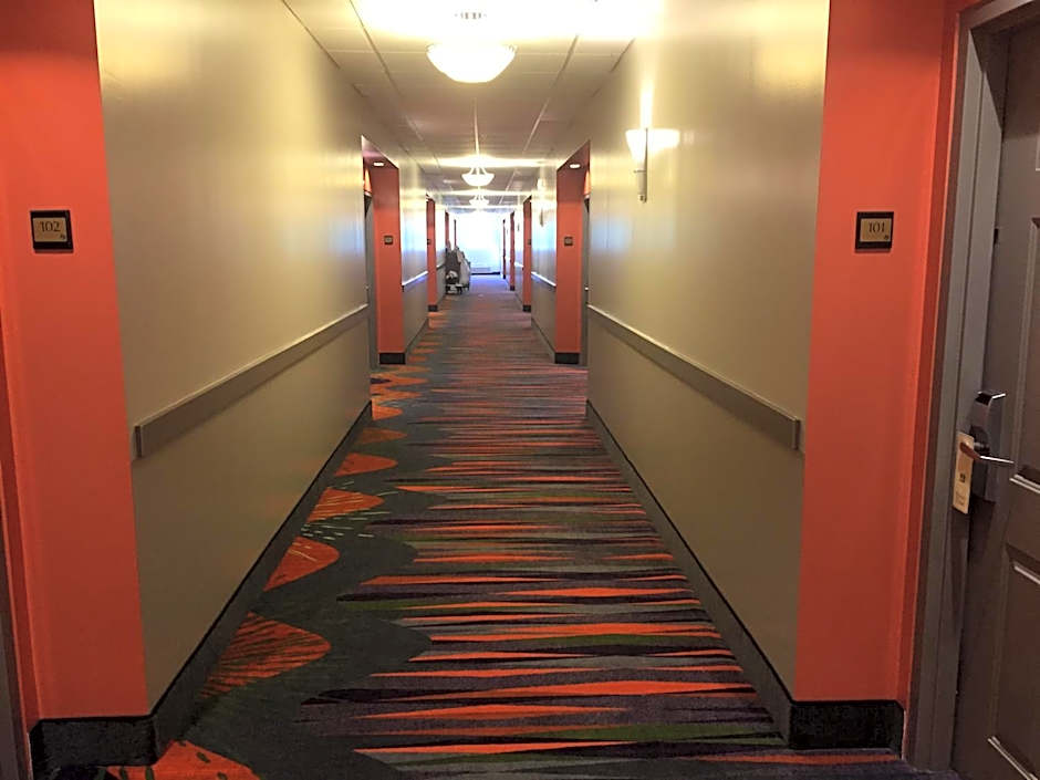 Days Inn & Suites by Wyndham Bonita Springs North Naples