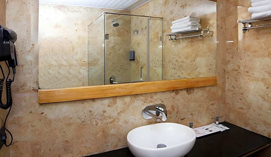 Summit Montana Suites & Spa at Mall