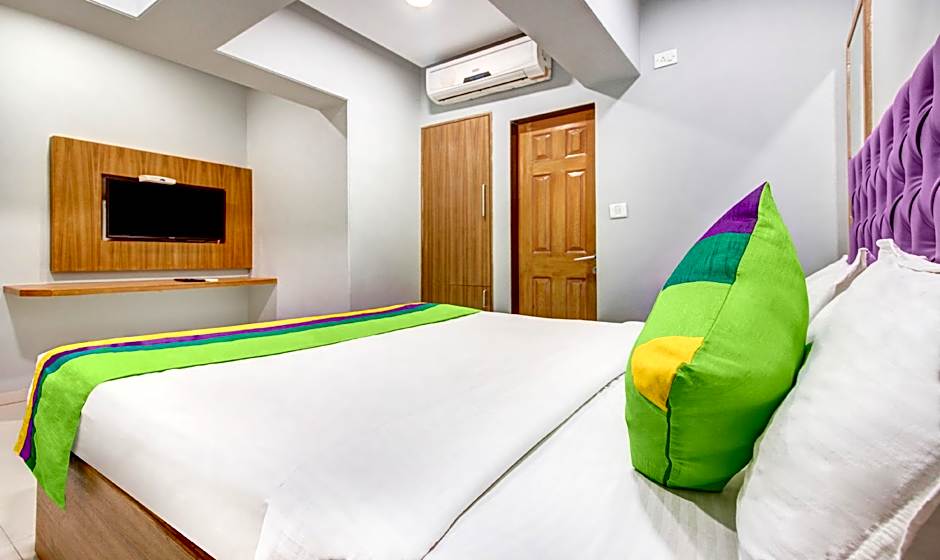 Treebo Cruz Royale Santacruz West