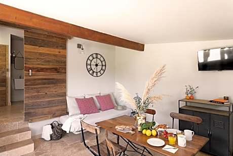 Apartment with Garden View