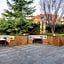 Leo Suites