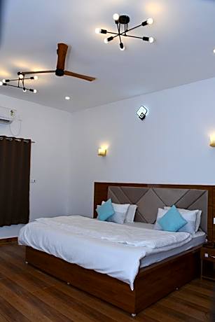 Large Double Room