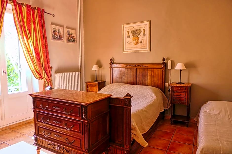 Au Saint Roch - Hôtel et Jardin