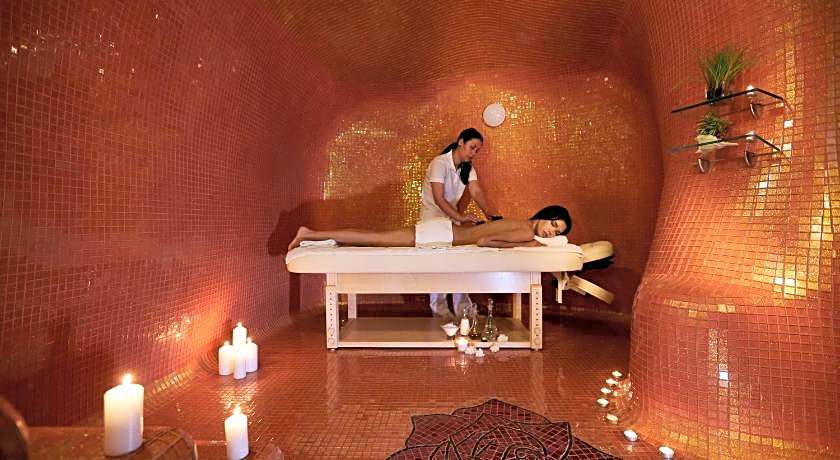 White Santorini Suites & Spa
