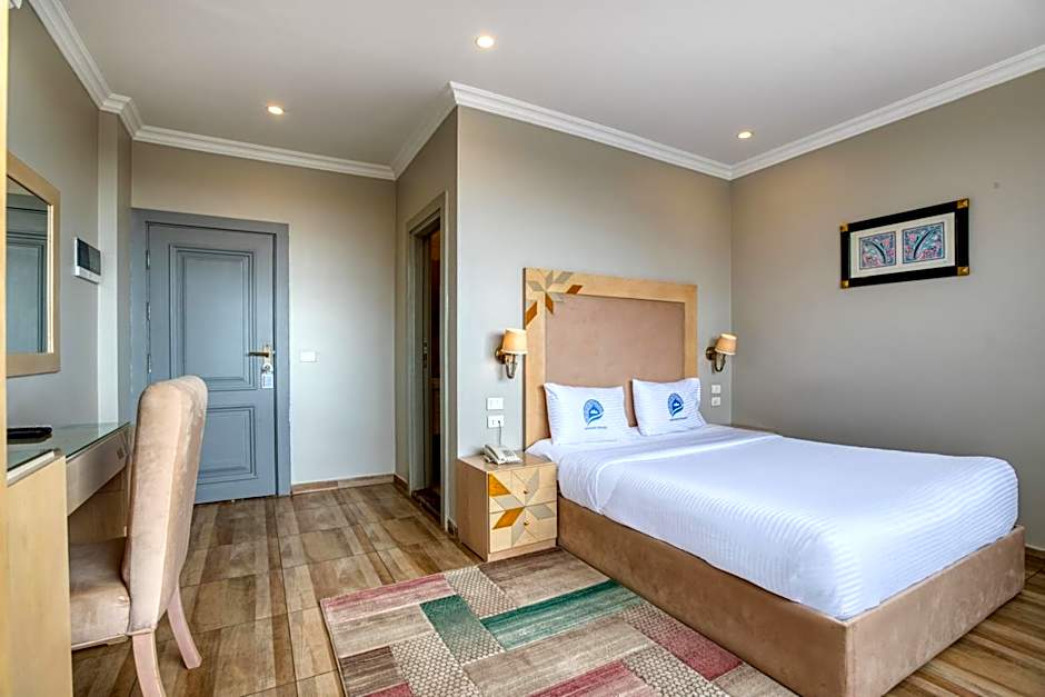 Mamlouk Pyramids Hotel