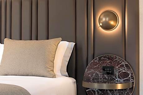 Deluxe King Guest Room