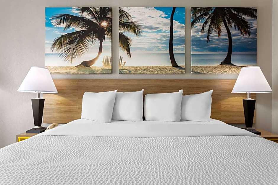 Days Inn by Wyndham St. Petersburg Central