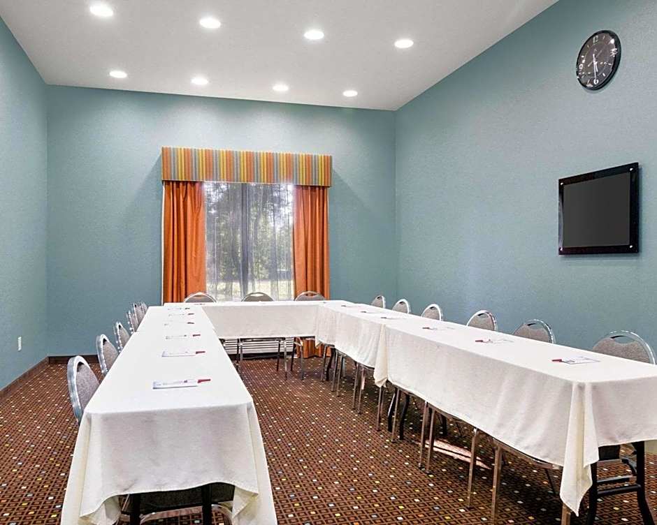 Comfort Suites Topeka Northwest