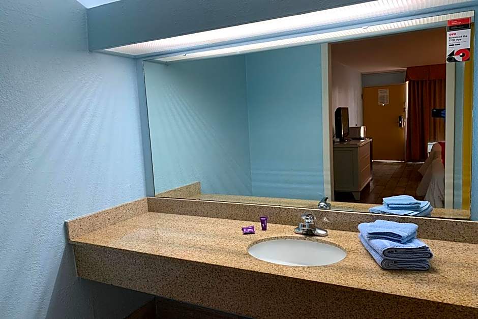 OYO Hotel Dundee By Crystal Lake