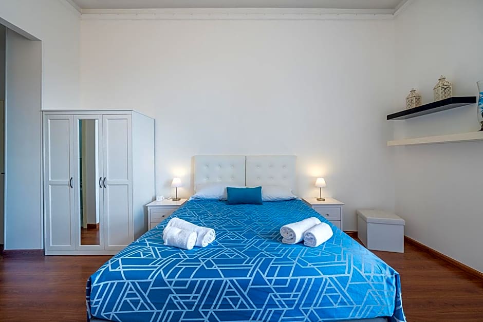 Blanco Rooms