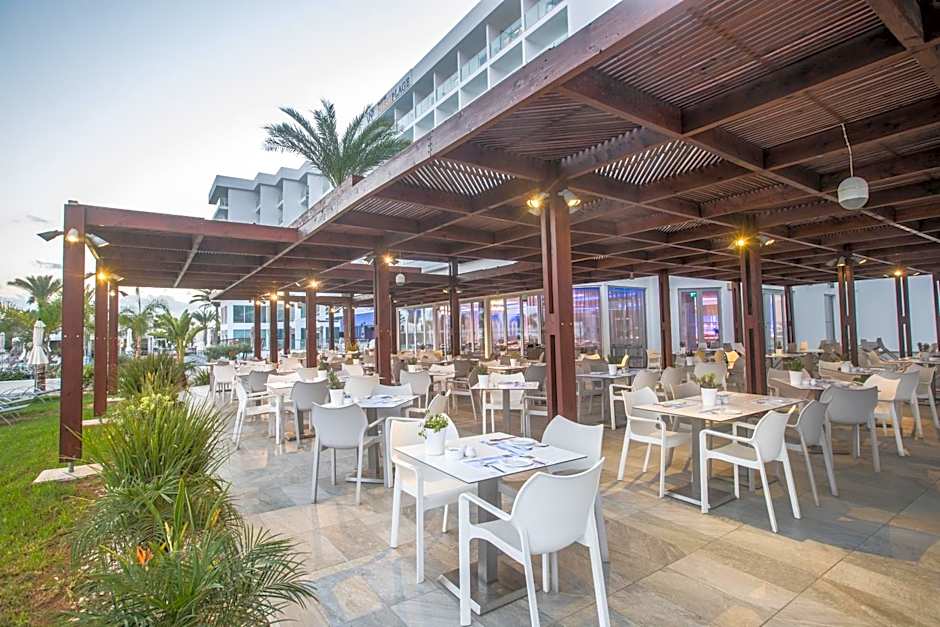 Vassos Nissi Plage Hotel & Spa