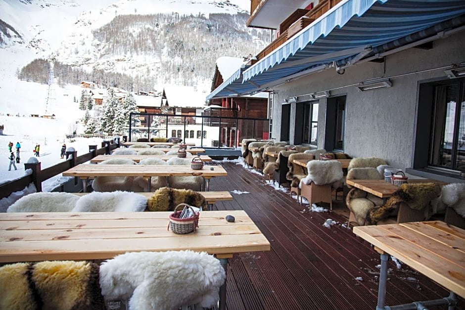 Hotel THE LARIX ski-in ski-out