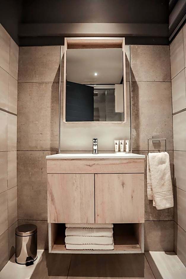 Cascades Guest Lodge