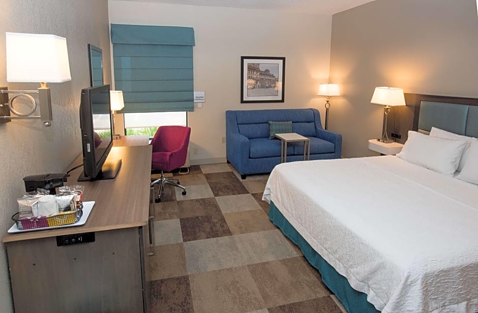 Photo 1 of 2 of 1 King Bed, Mobility Accessible, Bathtub