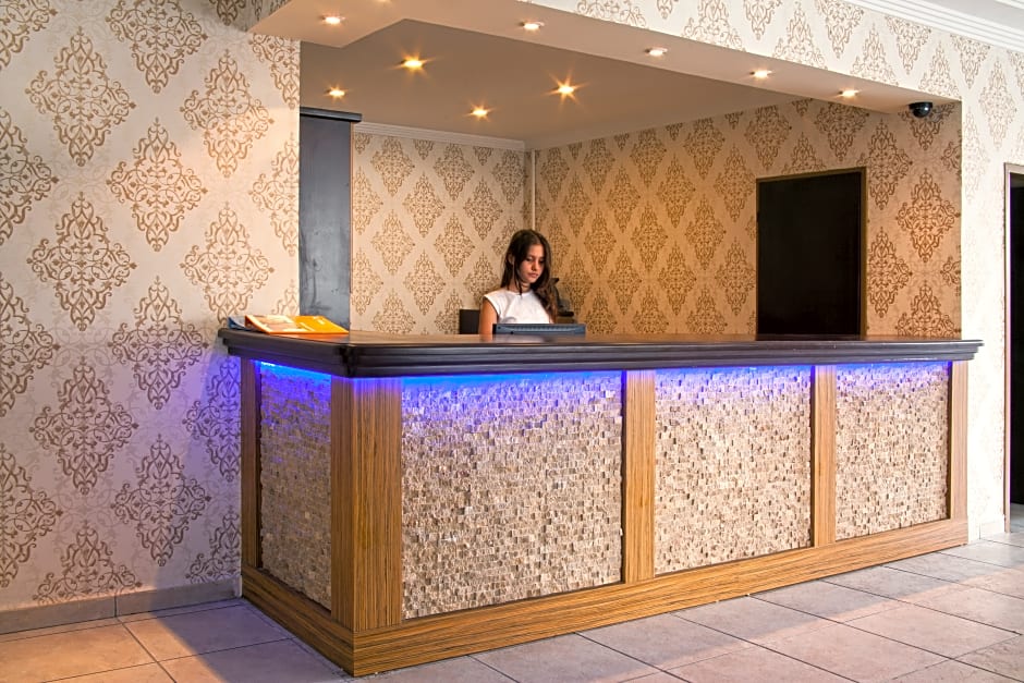 Kleopatra Aytur Apart