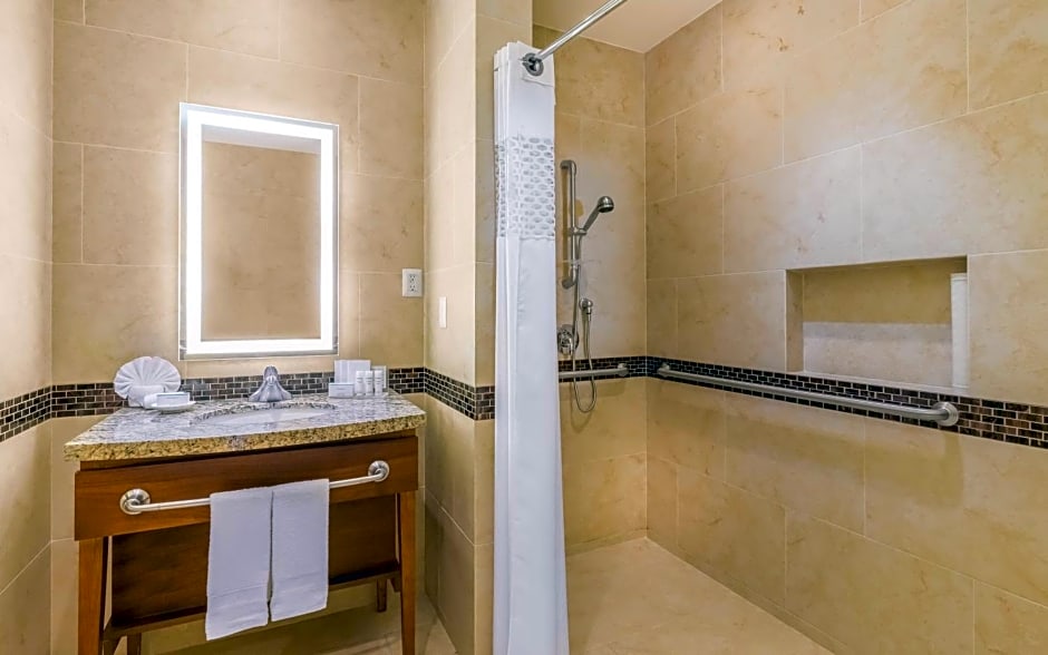 Hampton Inn & Suites by Hilton Los Cabos