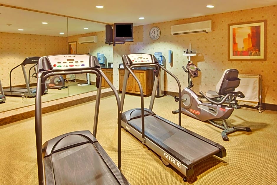 Holiday Inn Express Delano Highway 99 By IHG