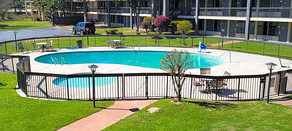 Ramada by Wyndham & Suites Warner Robins