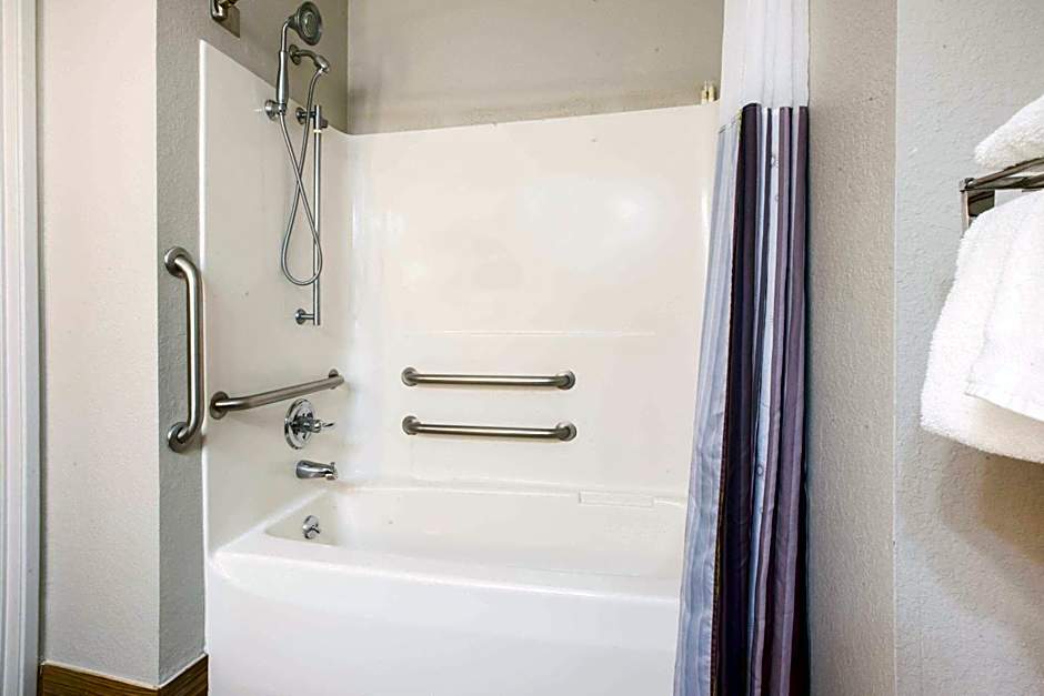 La Quinta Inn & Suites by Wyndham Elkhart