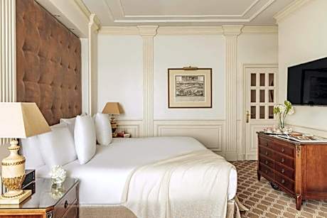 Supreme Room Red Level