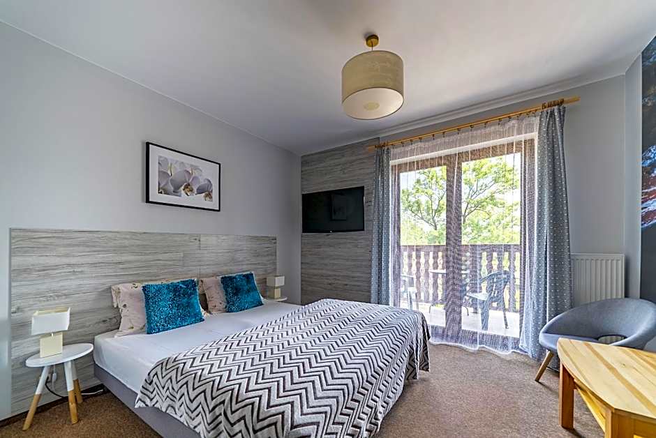 Nefryt - lodówka i czajnik w pokoju, dwa aneksy kuchenne ogólnodostępne, duży parking