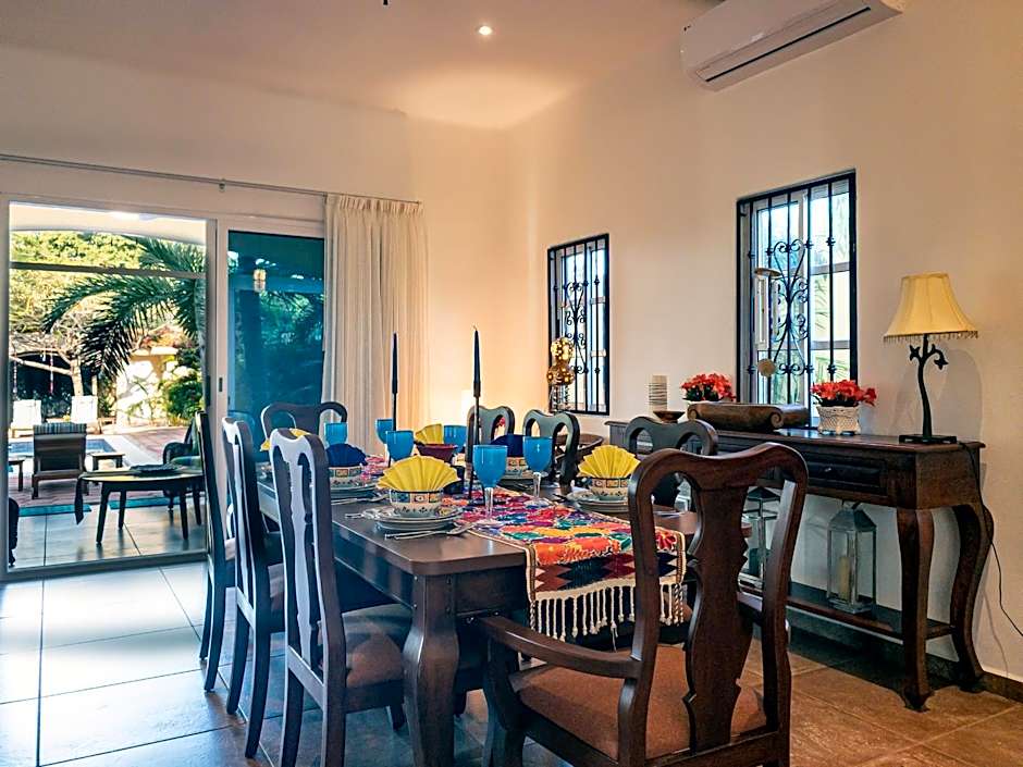 Casa Zarah - Hacienda Family Home - Pool and 2-Block to Beach