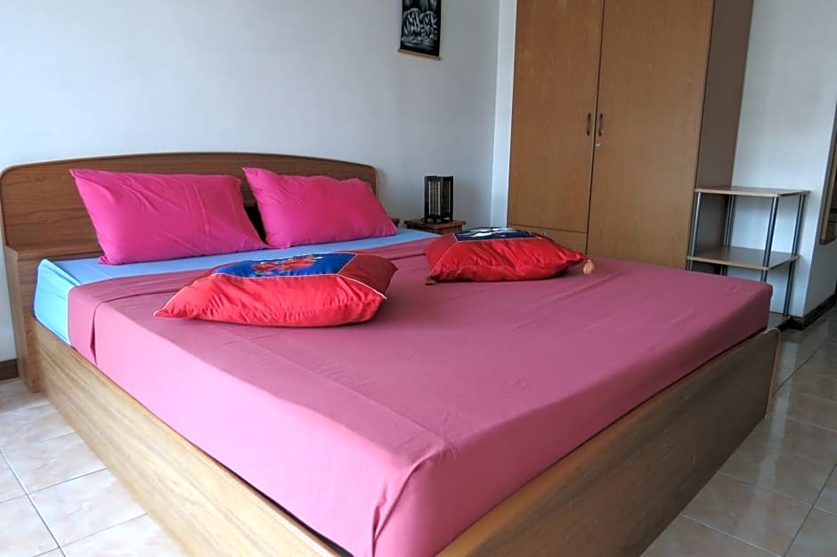 B&B View Talay 1B by Franco Jontiem