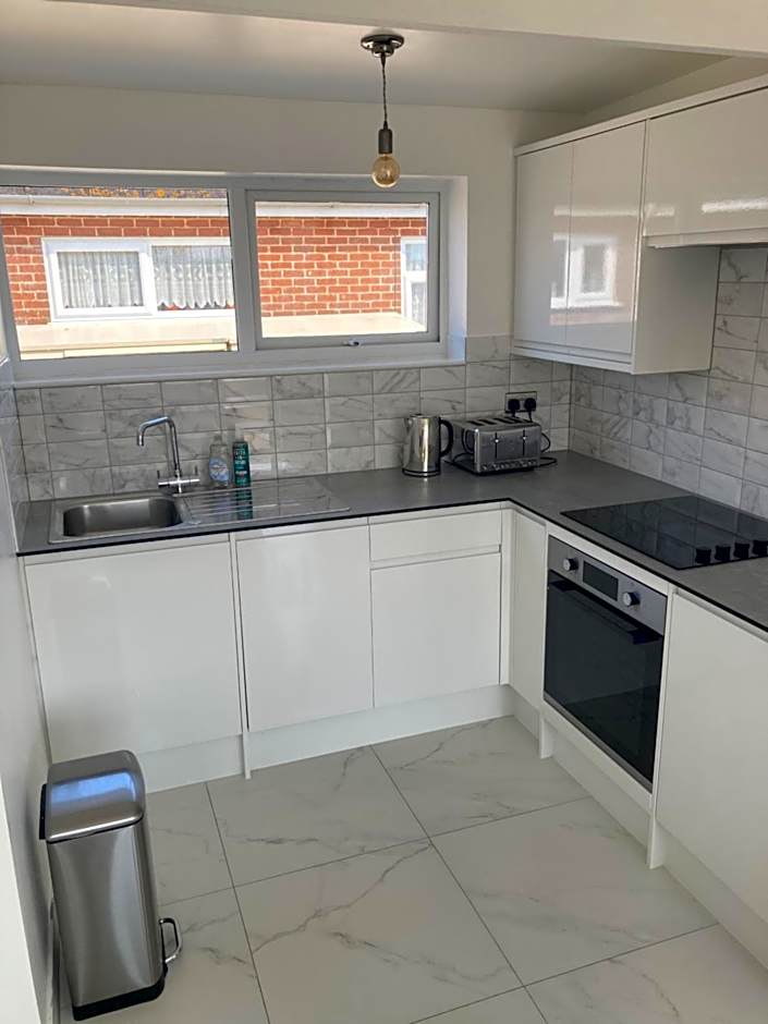 2 bed chalet Greatstone, New Romney sands holiday village 2mins from beach
