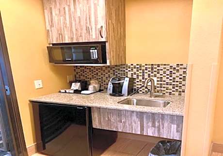 King Suite - Communication Accessible