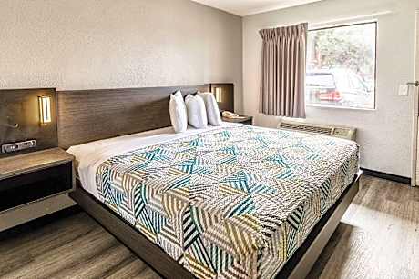 1 Queen Bed | Non-Smoking, Micfridge