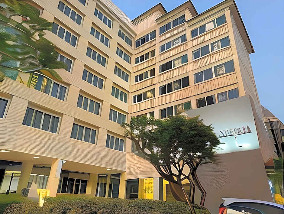 Crown Pattaya Beach Hotel